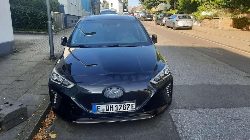 Gebraucht 2018 Hyundai Ioniq Premium Kleinwagen | 12.300 € (Etwas zu teuer) - Bild 1/4