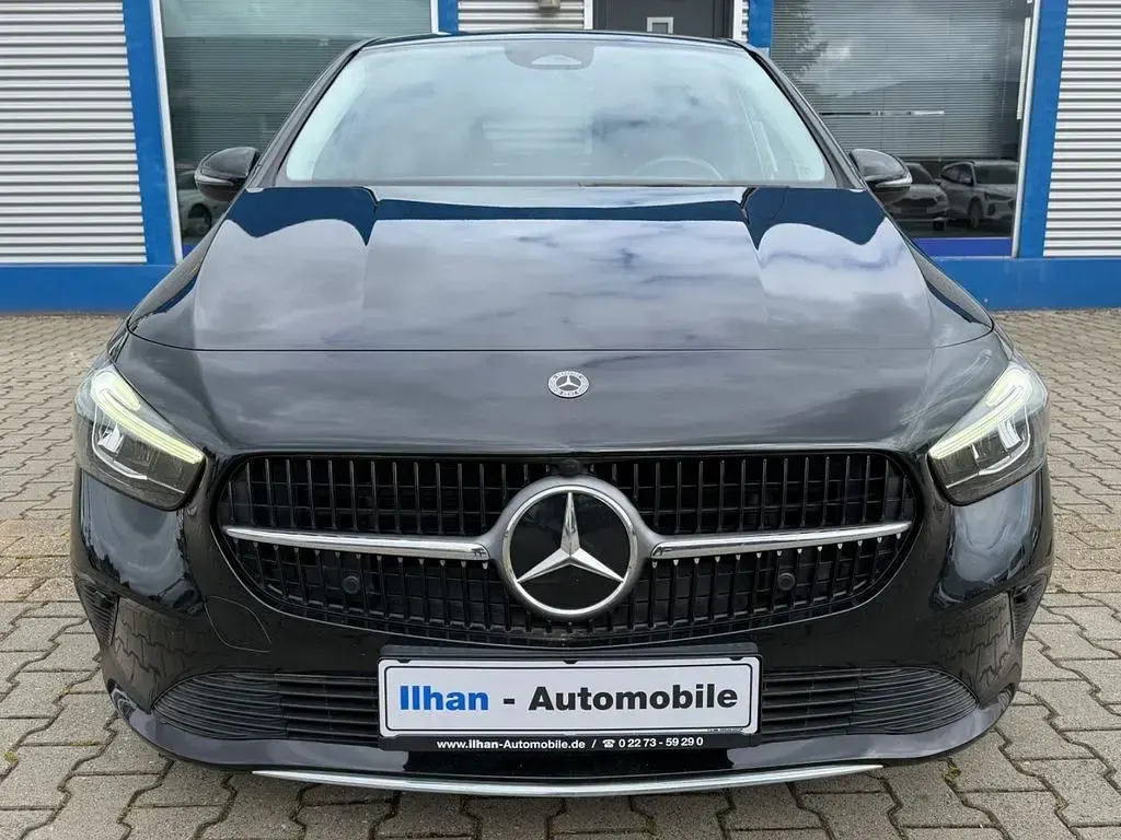 Gebraucht Mercedes B200 Progressive 150 PS (110 kW) 2023 Schwarz Van / Kleinbus
