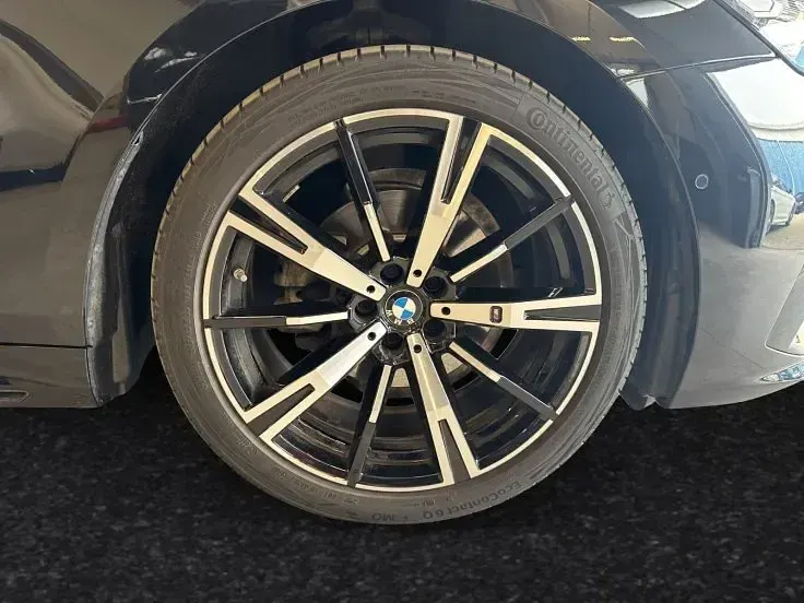Gebraucht BMW 520 Comfort Edition 197 PS (144 kW) 2025 Saphirschwarz metallic Kombi