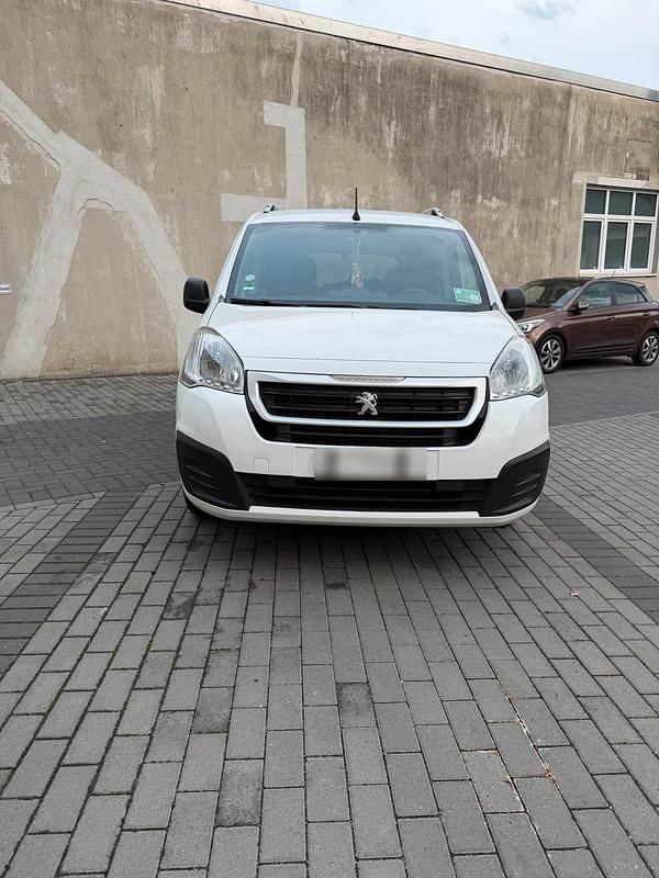 Gebraucht Peugeot TePee 100 PS (73 kW) 2017 Weiß Limousine