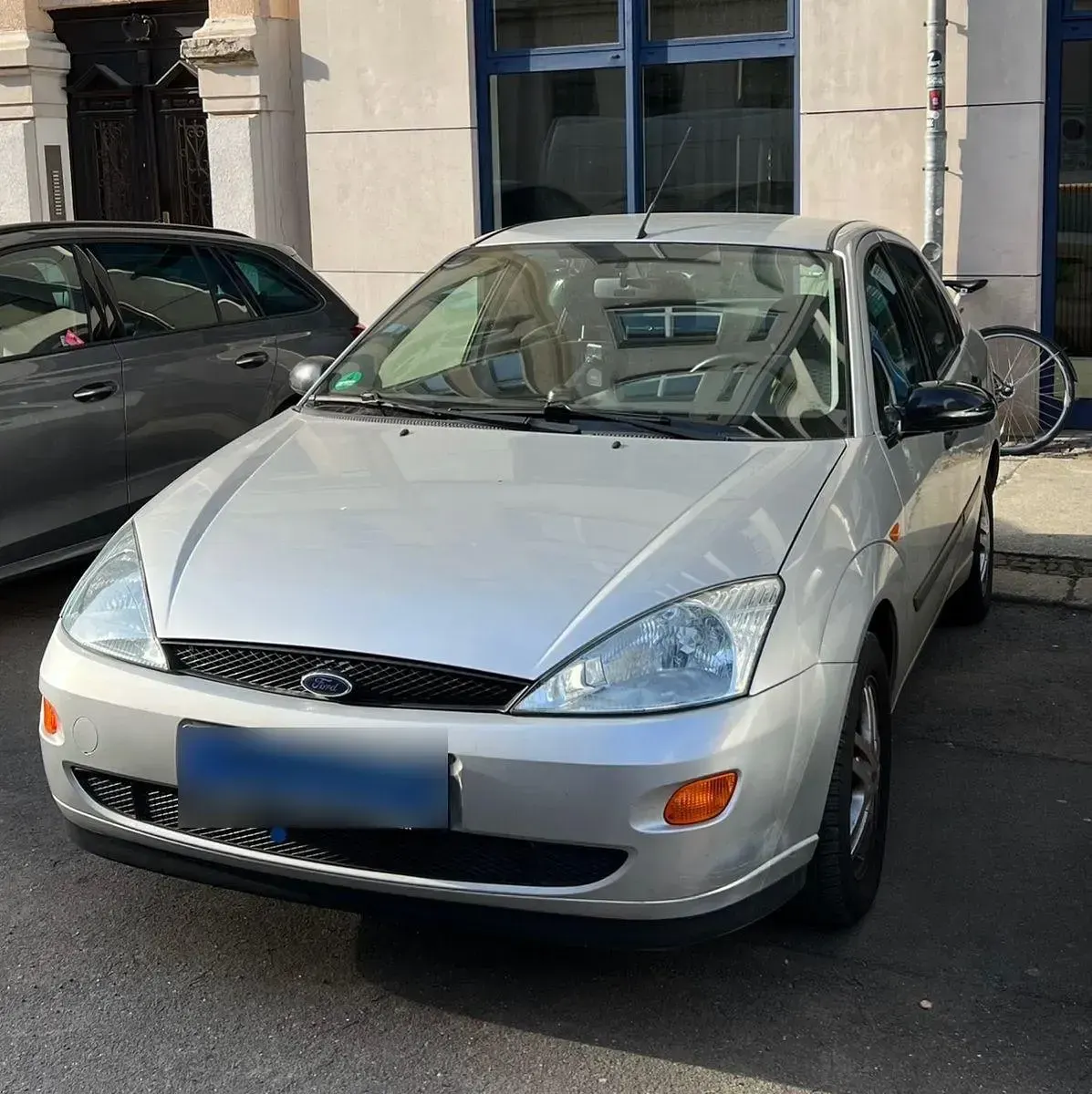 Używany Ford Focus Trend 101 KM (74 kW) 2001 Srebrny Sedan/Limuzyna