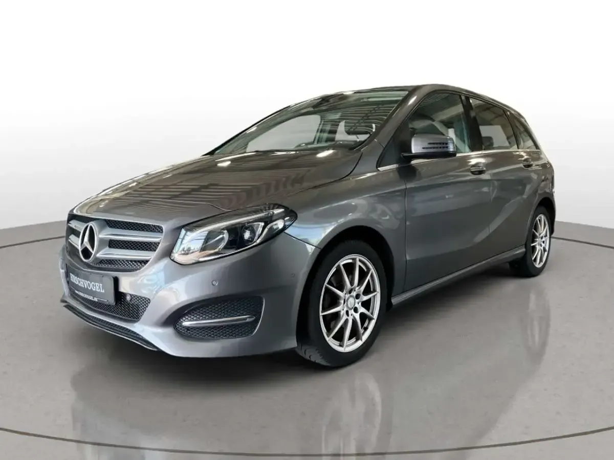 Gebraucht Mercedes B200 Urban 136 PS (100 kW) 2016 Metalliclack mountaingrau Kleinwagen