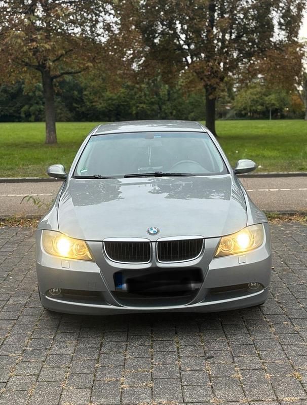 Grau Gebraucht 2006 BMW 318 Limousine | 2.100 € (Superpreis) - Bild 1/4