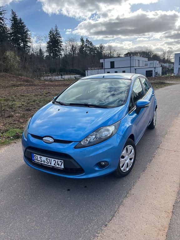 Gebraucht Ford Fiesta Ambiente 82 PS (60 kW) 2008 Blau Kleinwagen