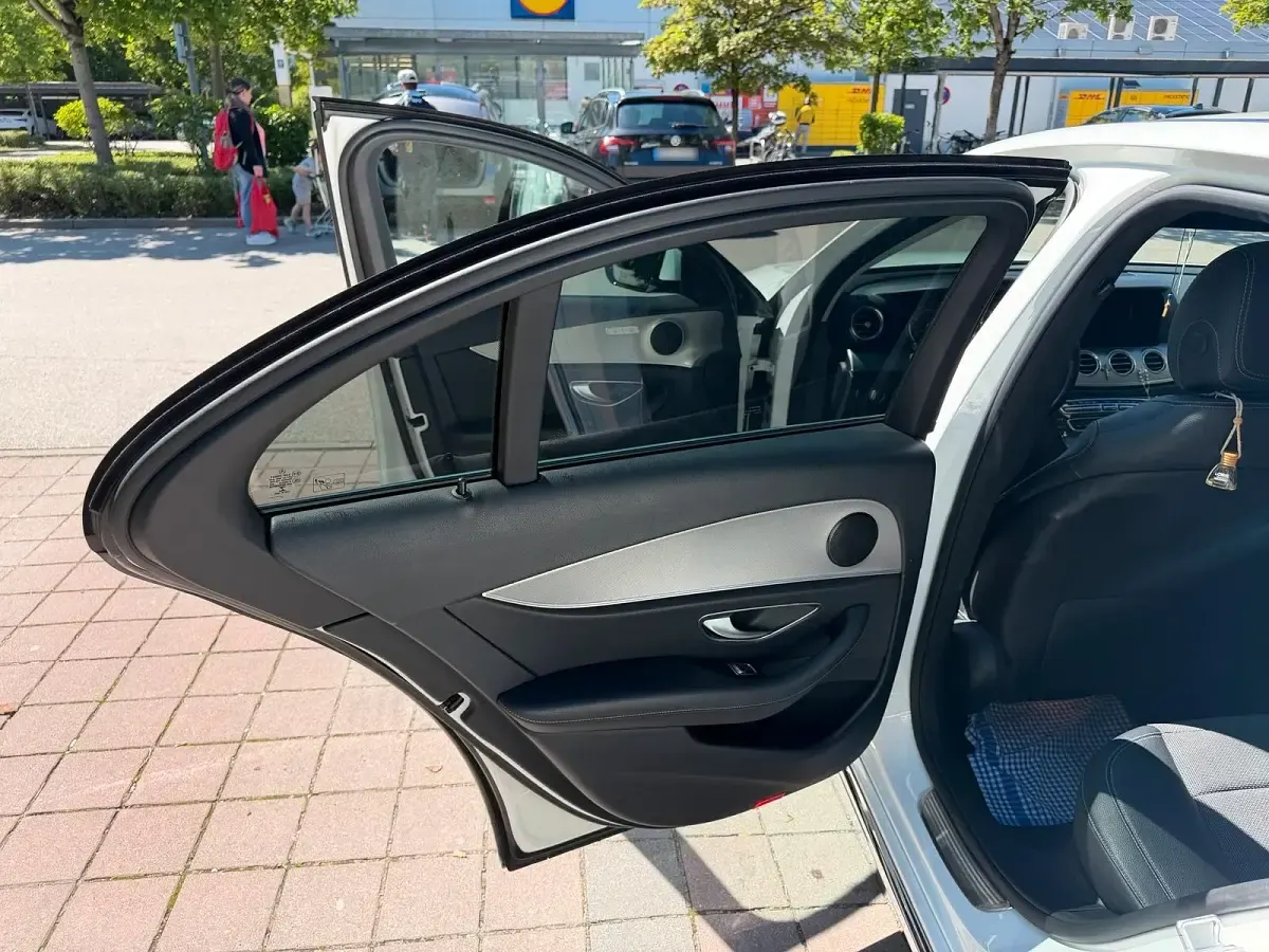 Gebraucht Mercedes E220 194 PS (142 kW) 2016 Weiß Limousine