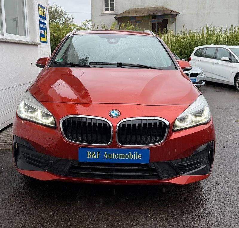 Orange Gebraucht 2018 BMW 218 Gran Tourer Advantage Van / Kleinbus | 11.700 € - Bild 1/4