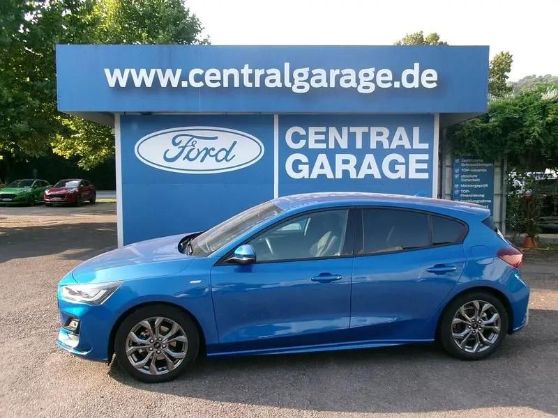 Blau Gebraucht 2024 Ford Focus ST-Line X Limousine | 26.750 € (Fairer Preis) - Bild 1/4