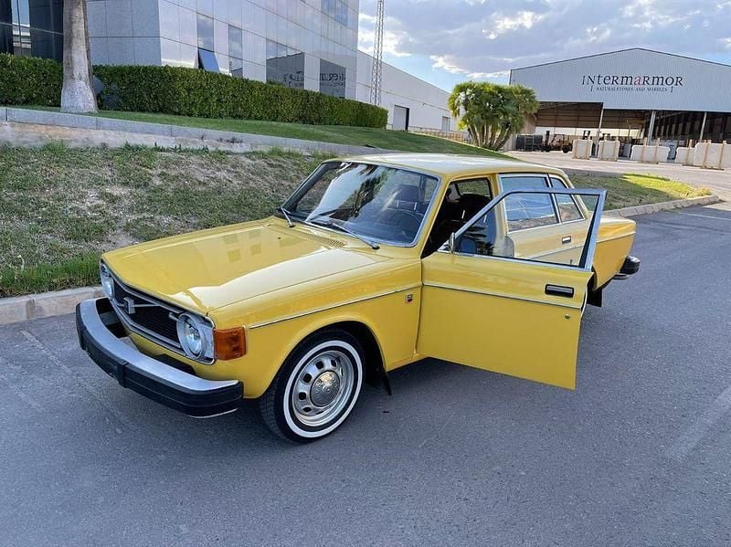 Gelb Gebraucht 1974 Volvo 144 Limousine | 7.000 € - Bild 1/4