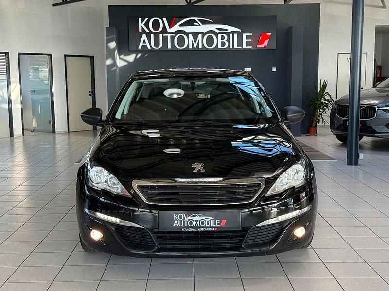 Gebraucht Peugeot 308 Access 82 PS (60 kW) 2015 Schwarz Limousine