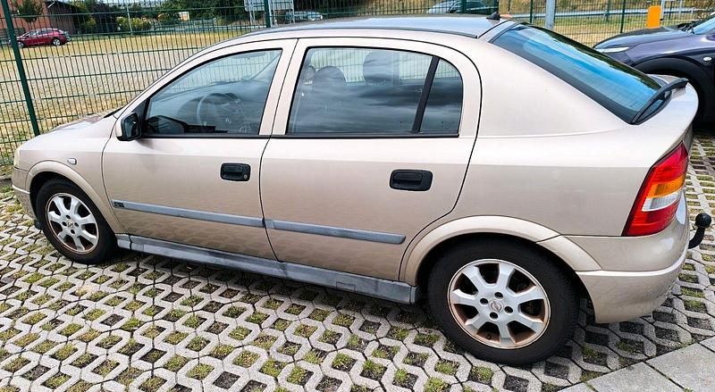 Gebraucht Opel Astra 84 PS (61 kW) 2001 Silber Limousine