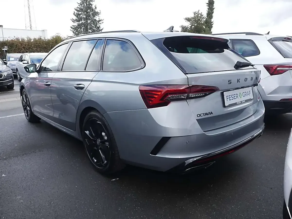 Neu Skoda Octavia RS 265 PS (194 kW) 2026 Silber Kombi