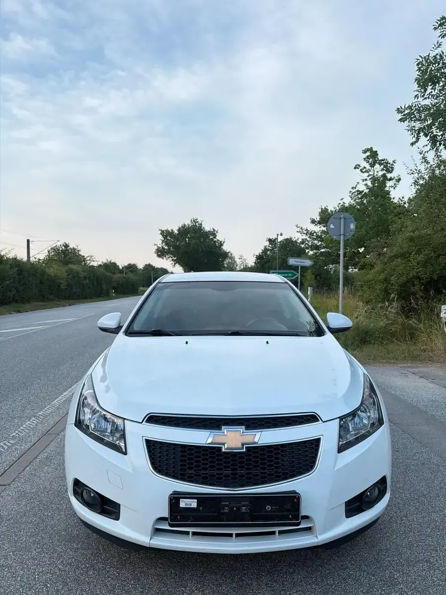 Gebraucht Chevrolet Cruze 124 PS (91 kW) 2011 Weiß Limousine