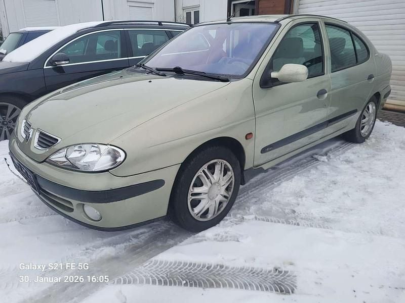 Gebraucht Renault Mégane 107 PS (78 kW) 2001 Gold Limousine