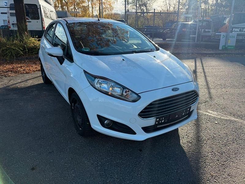 Weiß Gebraucht 2016 Ford Fiesta SYNC Edition Limousine | 2.990 € (Superpreis) - Bild 1/4