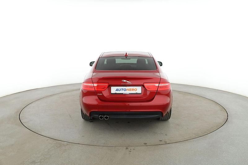 Gebraucht Jaguar XE Portfolio 180 PS (132 kW) 2018 Rot Limousine