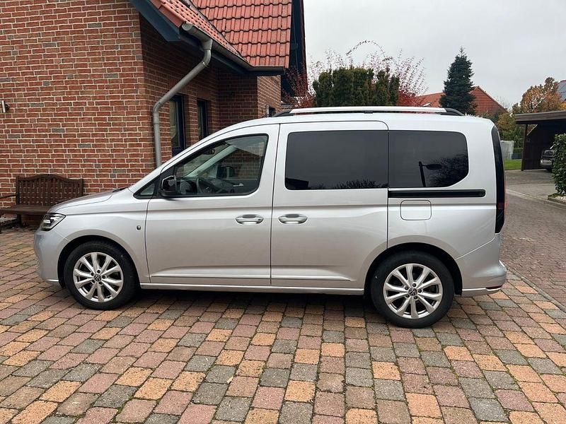 Reflexsilber Gebraucht 2022 VW Caddy Style Van / Kleinbus | 26.490 € (Guter Preis) - Bild 1/4