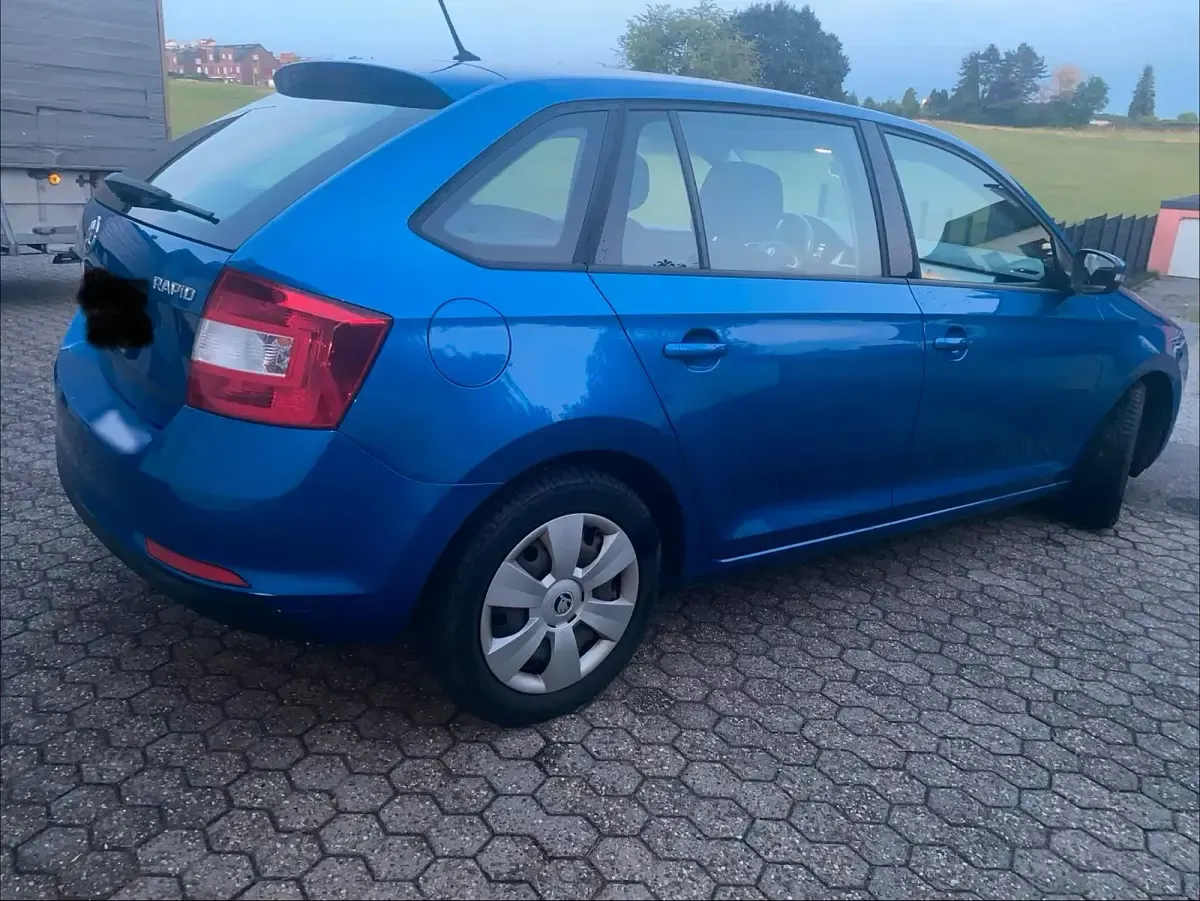 Gebraucht Skoda Rapid Joy 90 PS (66 kW) 2016 Blau Kleinwagen