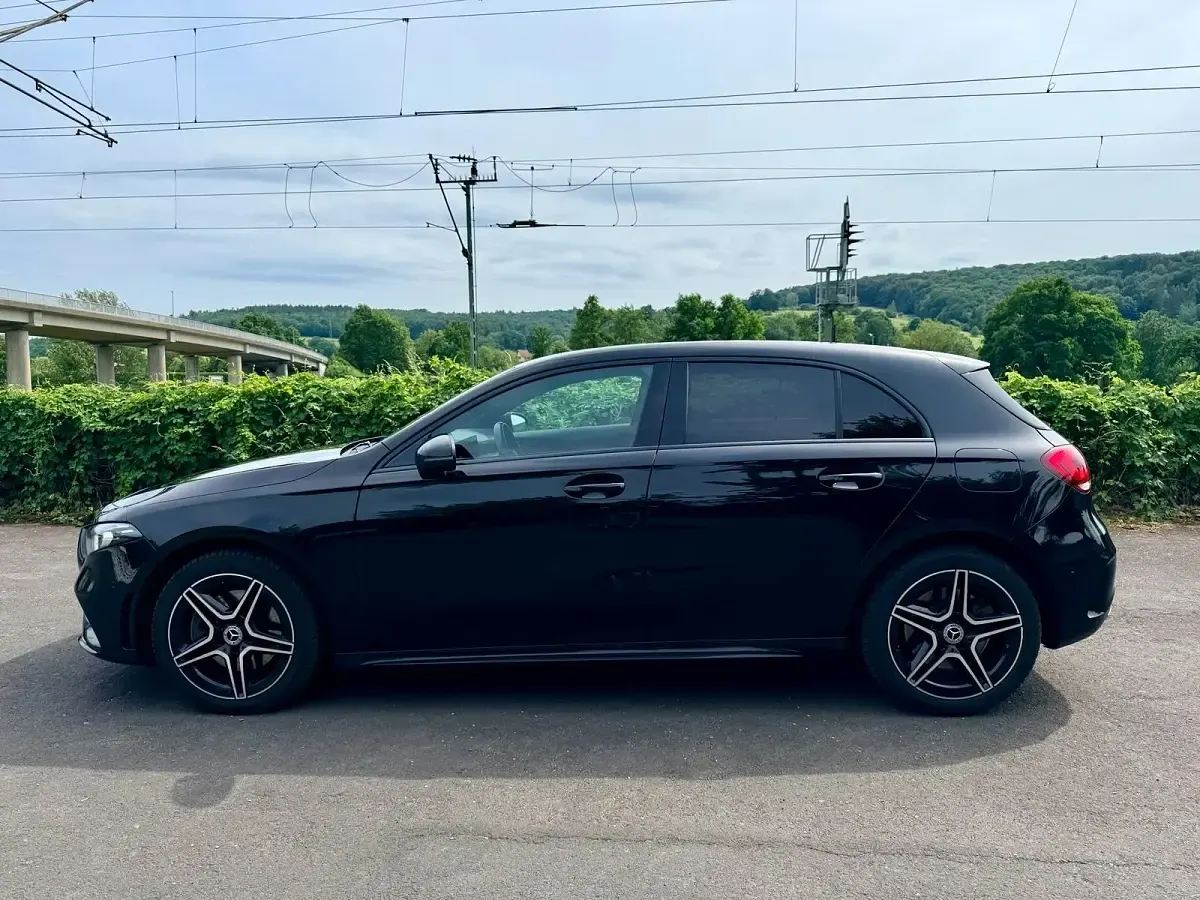 Gebraucht Mercedes A250 AMG line 218 PS (160 kW) 2022 Schwarz Limousine