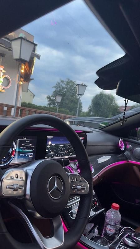 Schwarz Gebraucht 2018 Mercedes E220 Cabrio | 28.999 € (Superpreis) - Bild 1/4