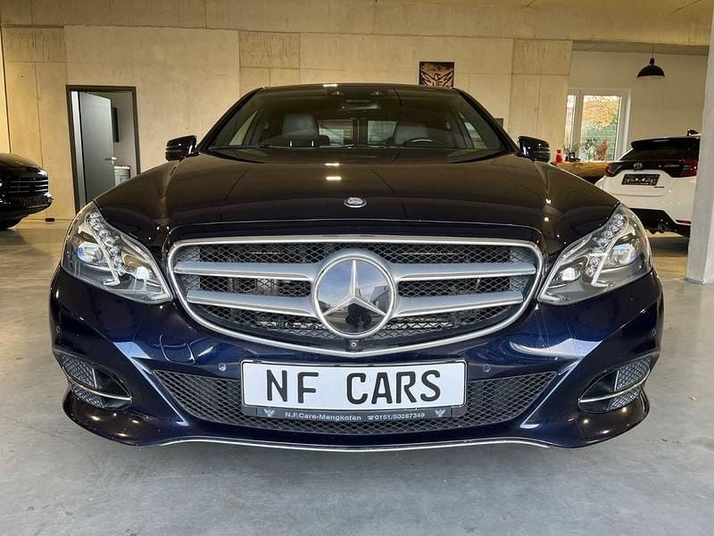Gebraucht Mercedes E350 Avantgarde 252 PS (185 kW) 2013 Blau Limousine