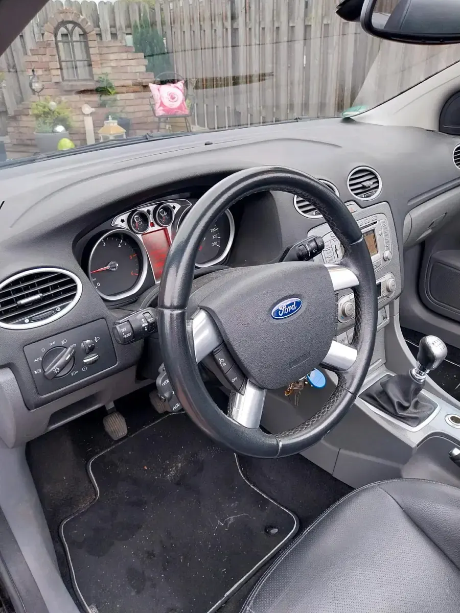 Gebraucht Ford Focus Cabriolet 136 PS (100 kW) 2010 Schwarz Cabrio