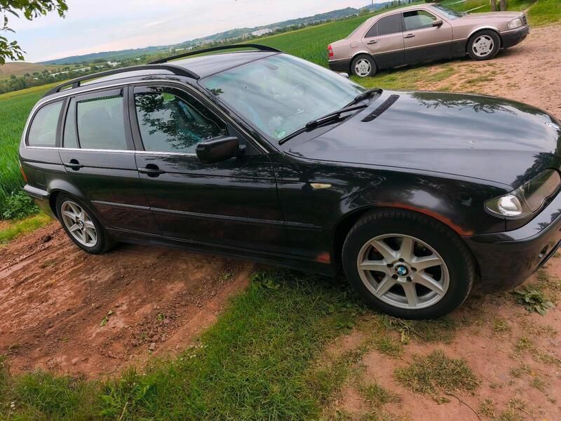 Schwarz Gebraucht 2005 BMW 320 Kombi | 1.800 € - Bild 1/2