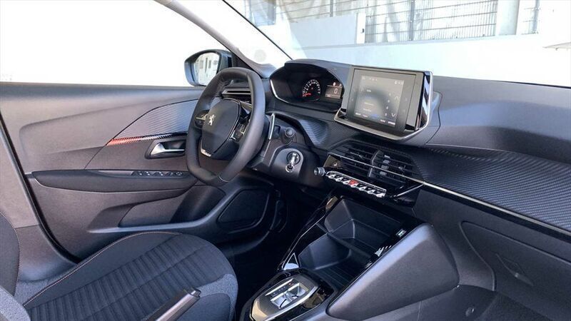 Gebraucht Peugeot 208 Active 101 PS (74 kW) 2023 Gelb / farogelb / metallic Kleinwagen