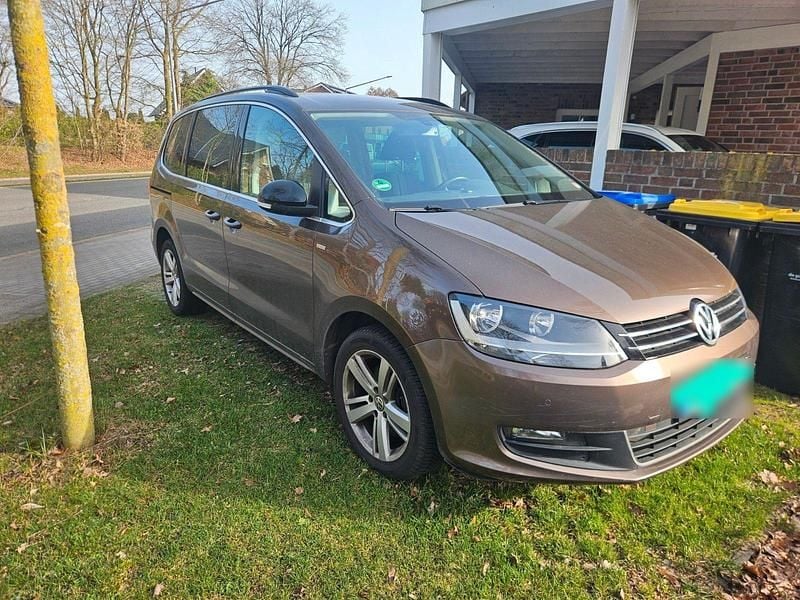 Gebraucht VW Sharan Comfortline 150 PS (110 kW) 2012 Braun Van / Kleinbus