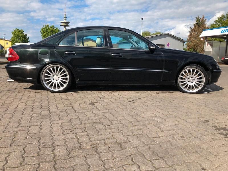 Gebraucht Mercedes E500 306 PS (225 kW) 2002 Andere farben Limousine