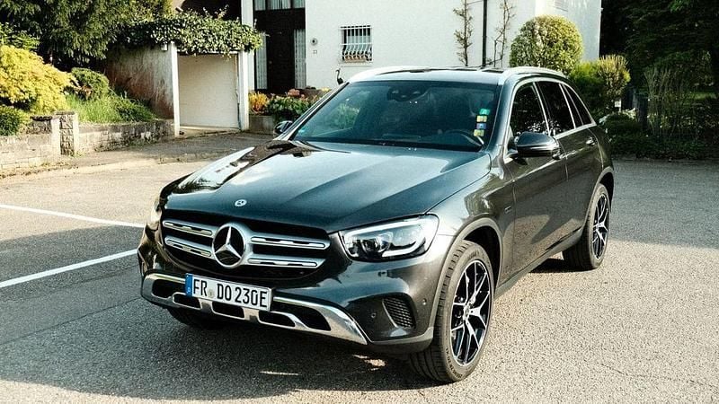 Schwarz Gebraucht 2020 Mercedes GLC300e SUV | 35.500 € (Superpreis) - Bild 1/4