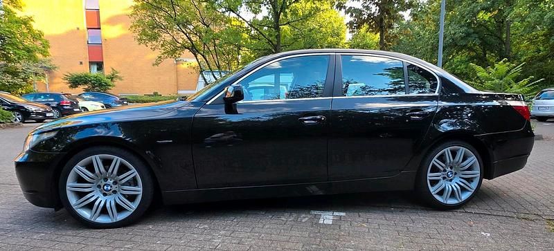 Schwarz Gebraucht 2006 BMW 523 Limousine | 5.500 € (Teuer) - Bild 1/4