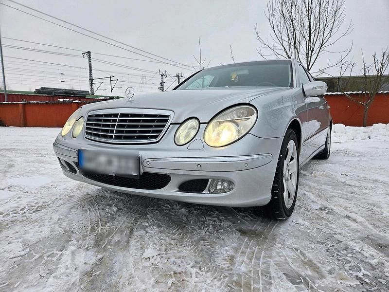 Gebraucht Mercedes E220 150 PS (110 kW) 2003 Silber Limousine