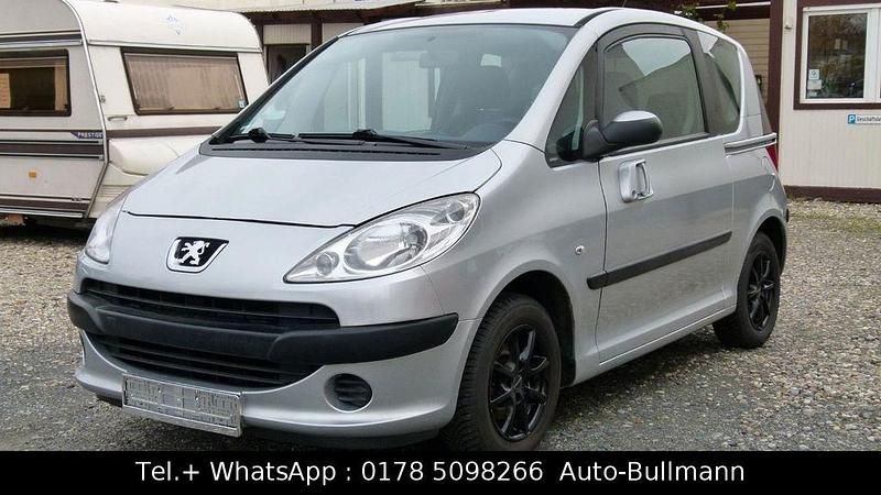 Gebraucht Peugeot 1007 Filou 73 PS (53 kW) 2007 Silber Van / Kleinbus