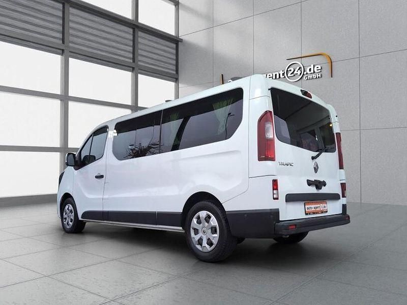 Gebraucht Renault Trafic Life 120 PS (88 kW) 2023 Weiss Van / Kleinbus