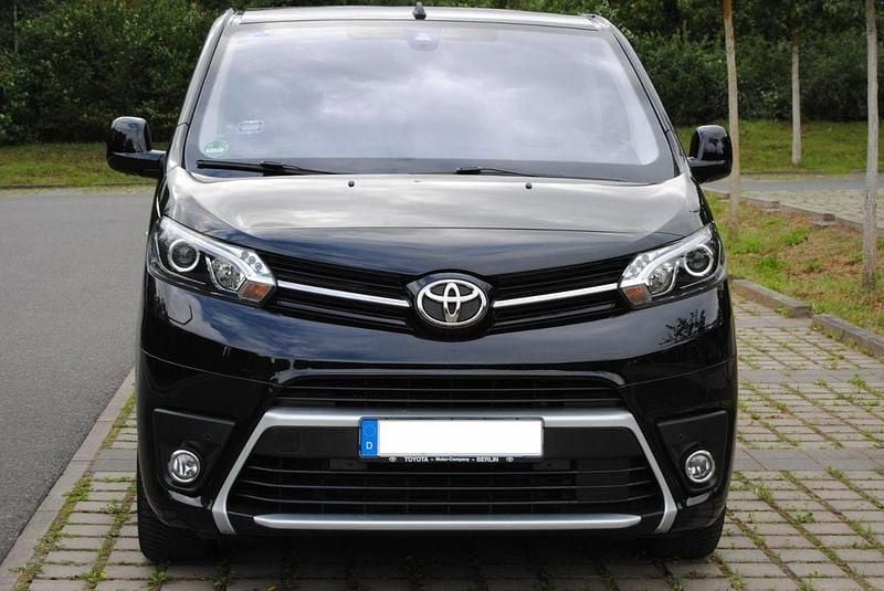 Schwarz Gebraucht 2017 Toyota Proace Executive Van | 30.880 € (Superpreis) - Bild 1/4