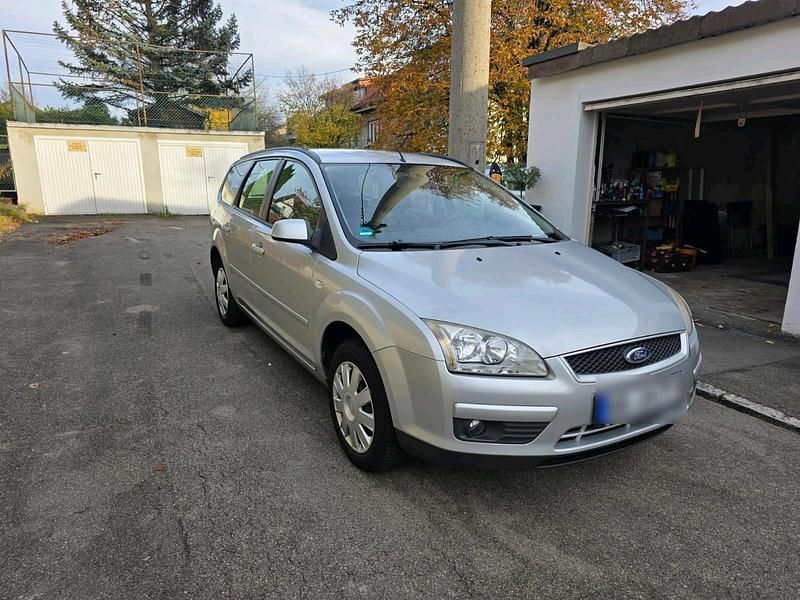 Silber Gebraucht 2007 Ford Focus Kombi | 2.900 € - Bild 1/4