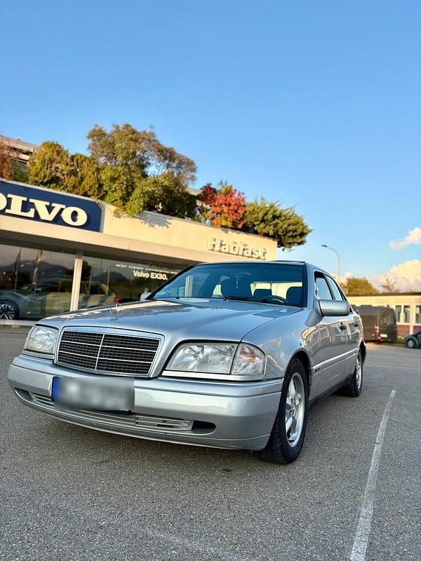 Silber Gebraucht 1996 Mercedes C180 Limousine | 1.500 € (Guter Preis) - Bild 1/4