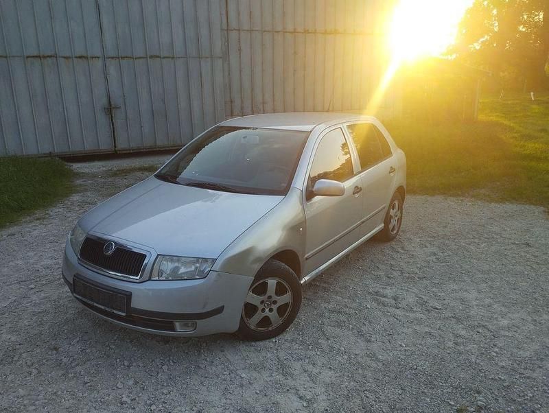 Silber Gebraucht 2004 Skoda Fabia Classic Limousine | 1.700 € (Fairer Preis) - Bild 1/4