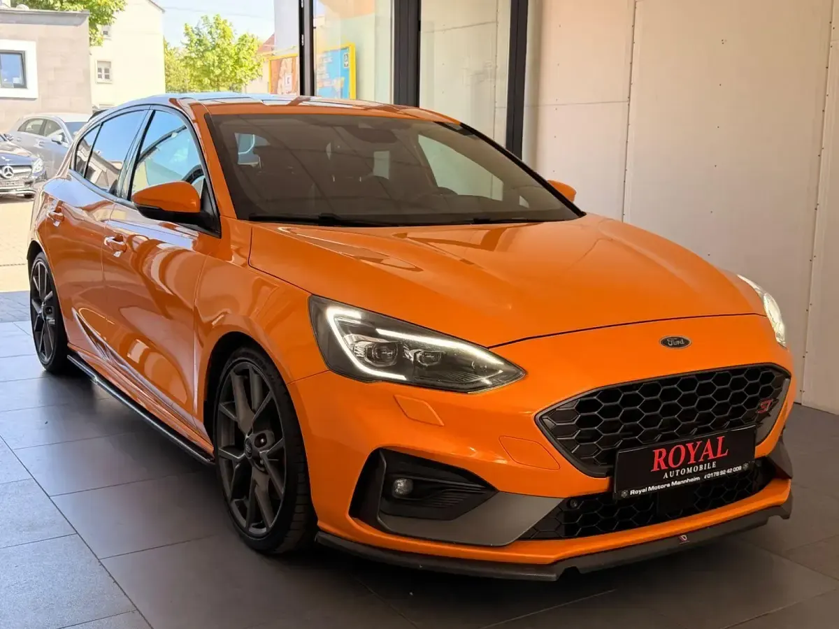 Gebraucht Ford Focus ST 190 PS (139 kW) 2019 Orange Limousine