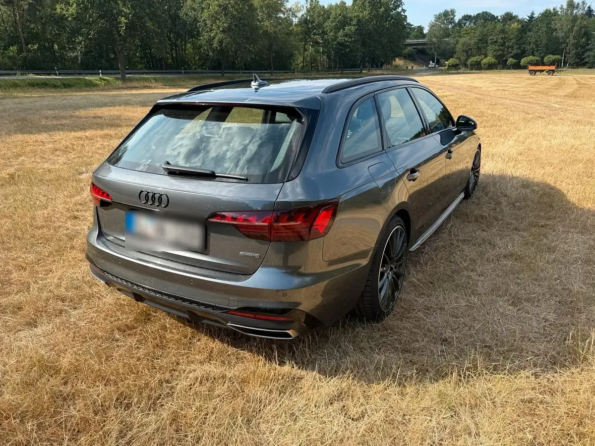 Gebraucht Audi A4 S-Line 190 PS (139 kW) 2019 Grau Kombi