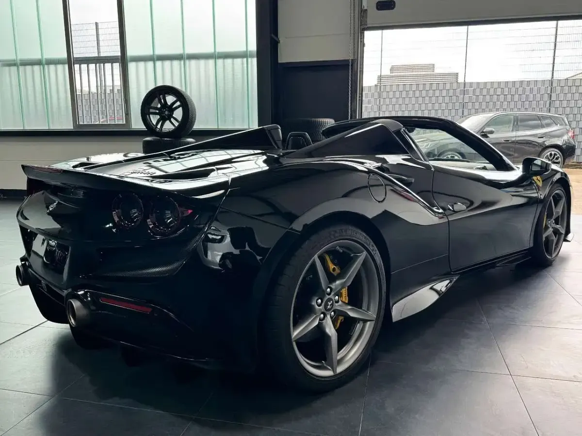 Second-hand Ferrari F8 721 CP (530 kW) 2021 Negru Cabrio