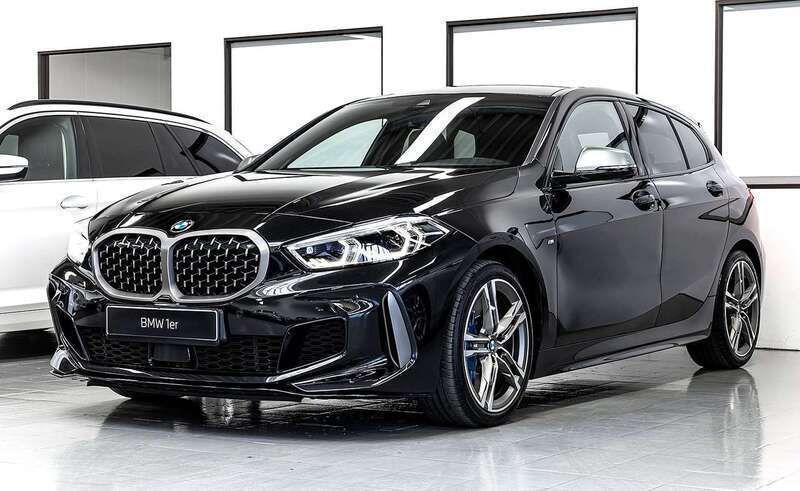 Black sapphire metallic Gebraucht 2021 BMW M135 Kleinwagen | 30.300 € (Guter Preis) - Bild 1/4