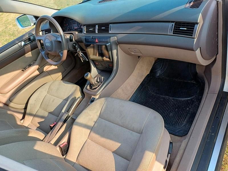 Weiß Gebraucht 1999 Audi A6 Limousine | 1.270 € (Fairer Preis) - Bild 1/4