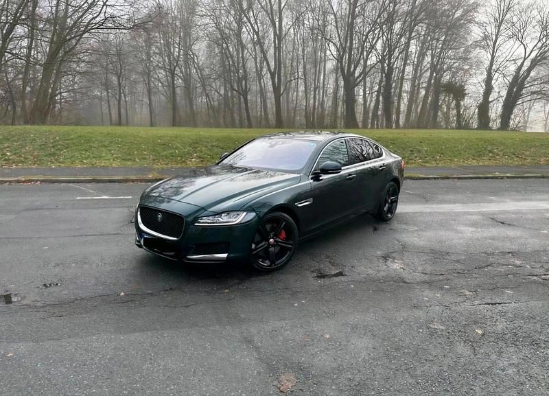 Gebraucht Jaguar XF 300 PS (220 kW) 2016 Andere farben Limousine