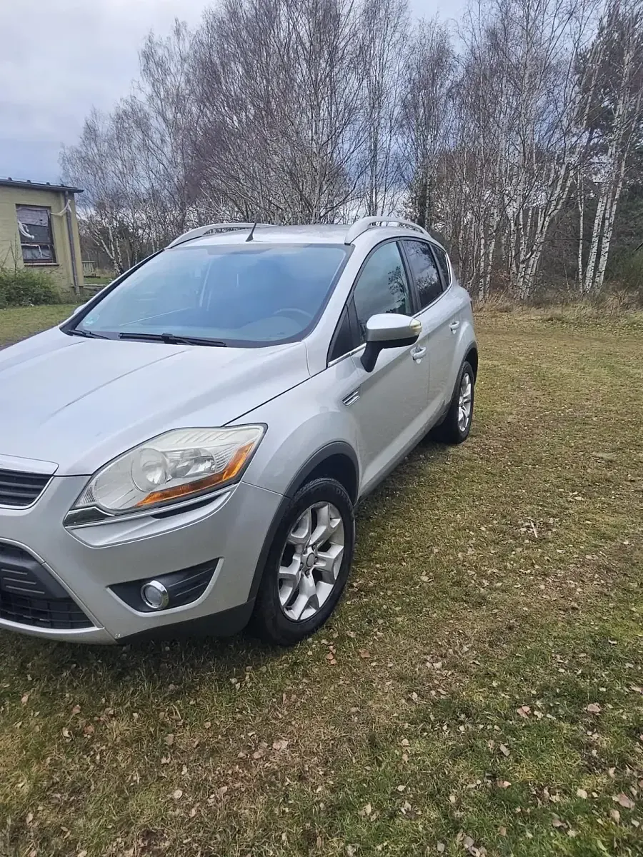 Usado Ford Kuga 136 HP (100 kW) 2009 Prateado SUV