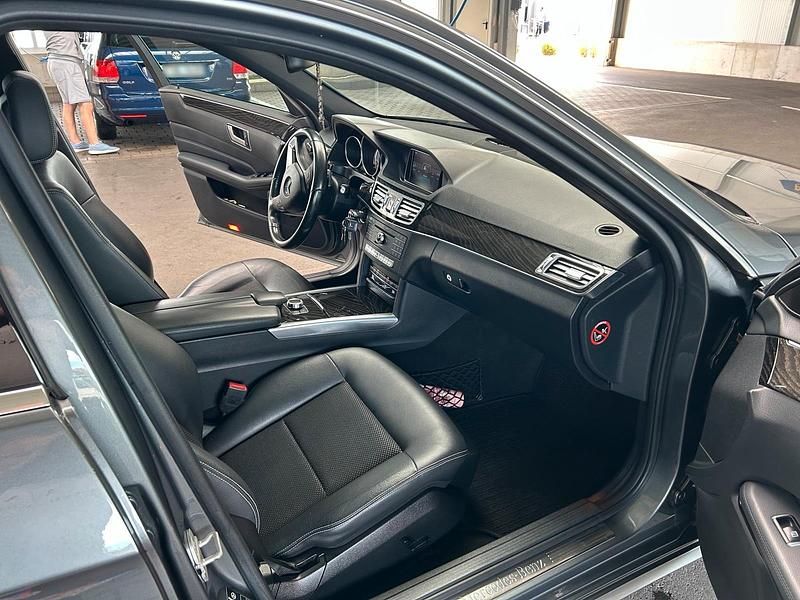 Gebraucht Mercedes E250 204 PS (150 kW) 2015 Grau Kombi