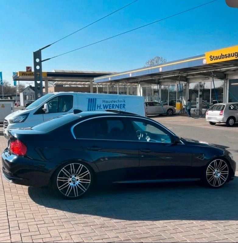 Gebraucht BMW 325 218 PS (160 kW) 2009 Blau Limousine