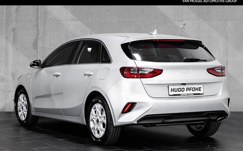 Neu Kia Ceed Vision 100 PS (73 kW) 2025 Silber Kleinwagen