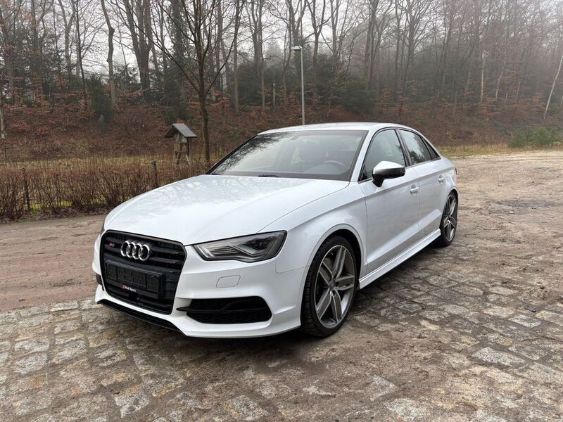 Weiß Gebraucht 2015 Audi S3 Sport Limousine | 20.990 € (Fairer Preis) - Bild 1/4
