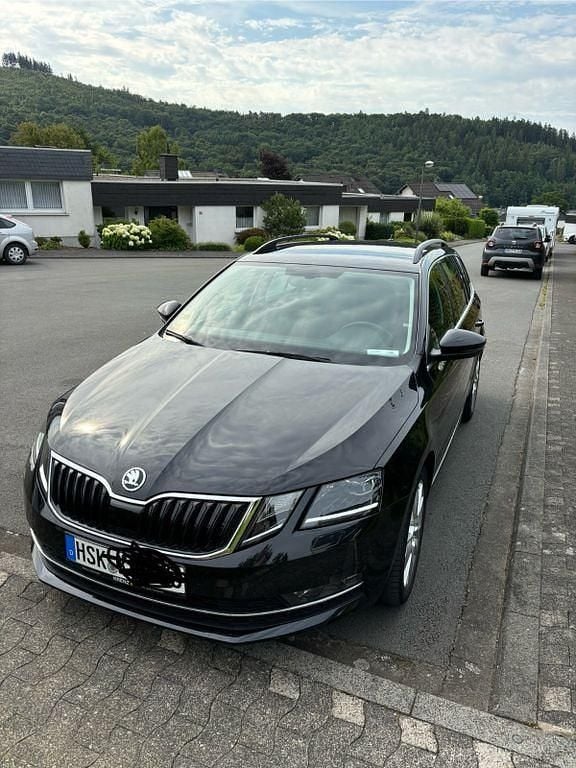 Schwarz Gebraucht 2020 Skoda Octavia Style Kombi | 15.200 € (Superpreis) - Bild 1/4